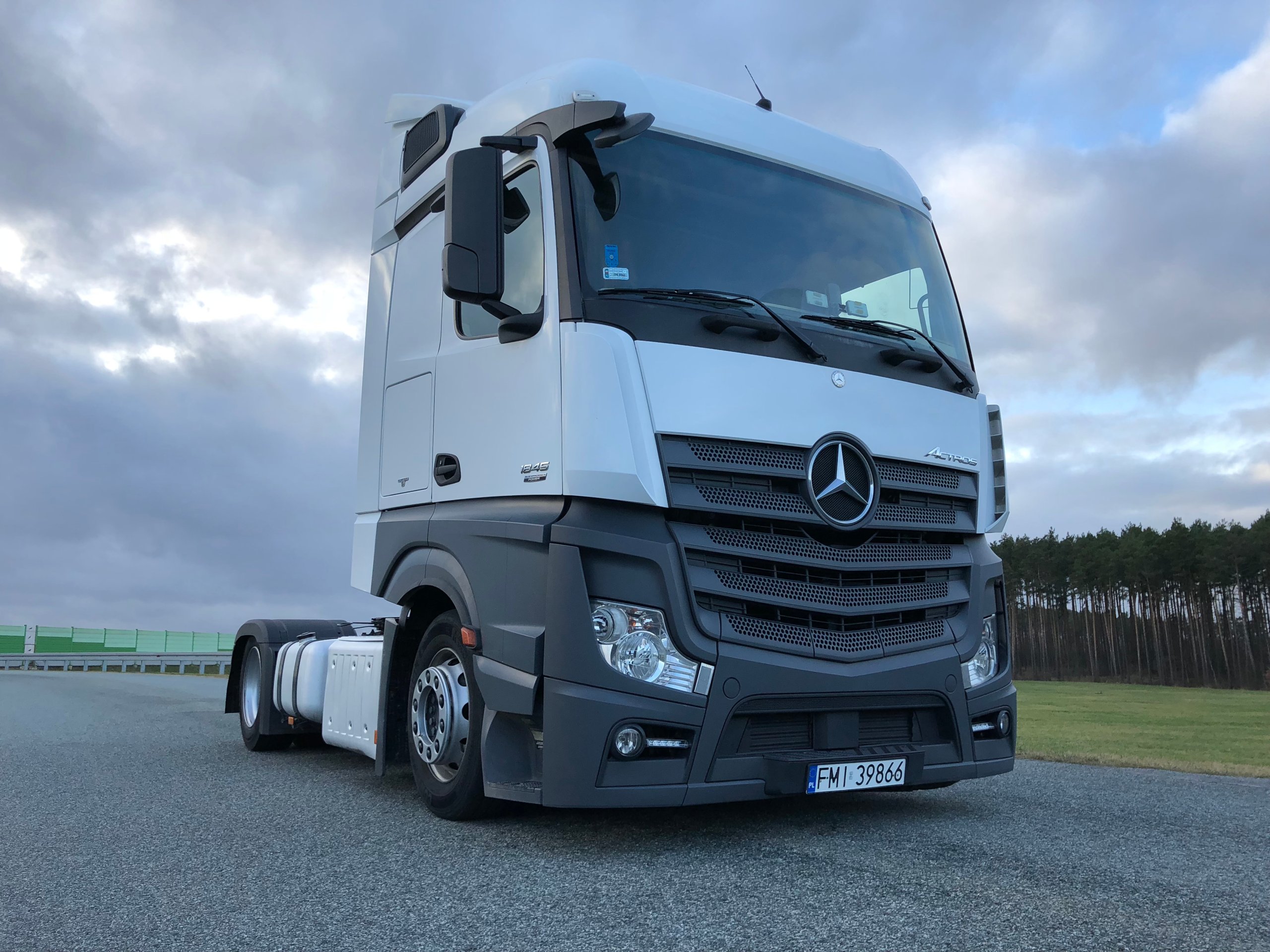 Mercedes actros. Мерседес Актрос 3х3. Мерседес Актрос 25510. Мерседес мп4. Мерседес Актрос мп4 Деловые линии.