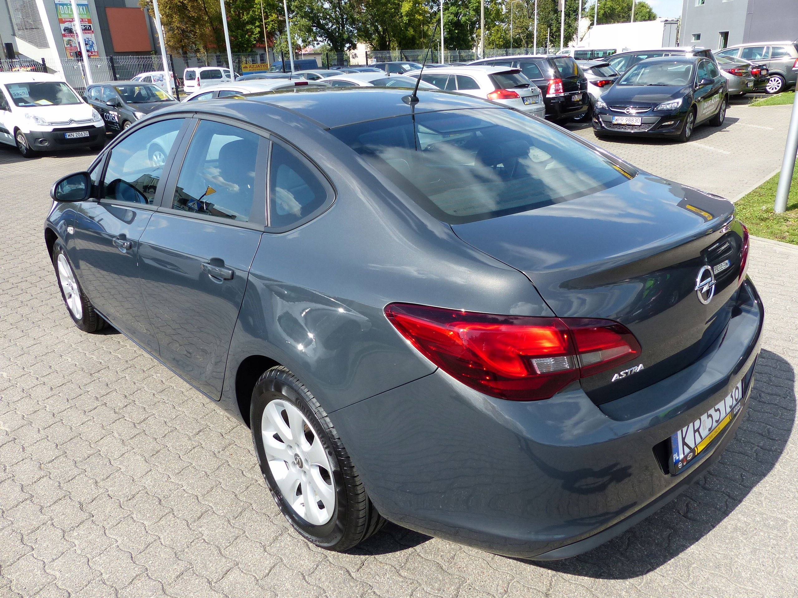 Opel astra j sedan