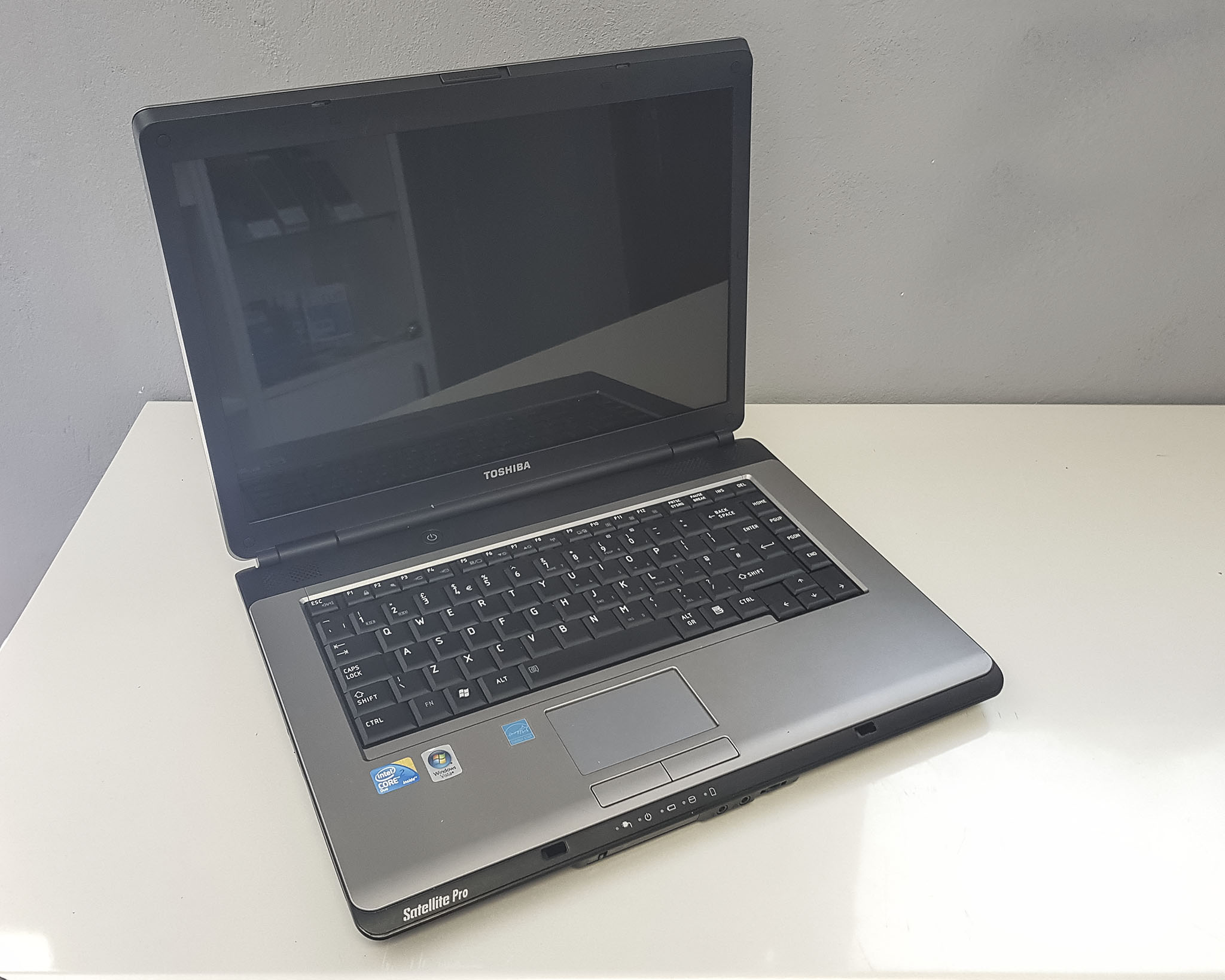 Toshiba satellite l300 не включается дисплей