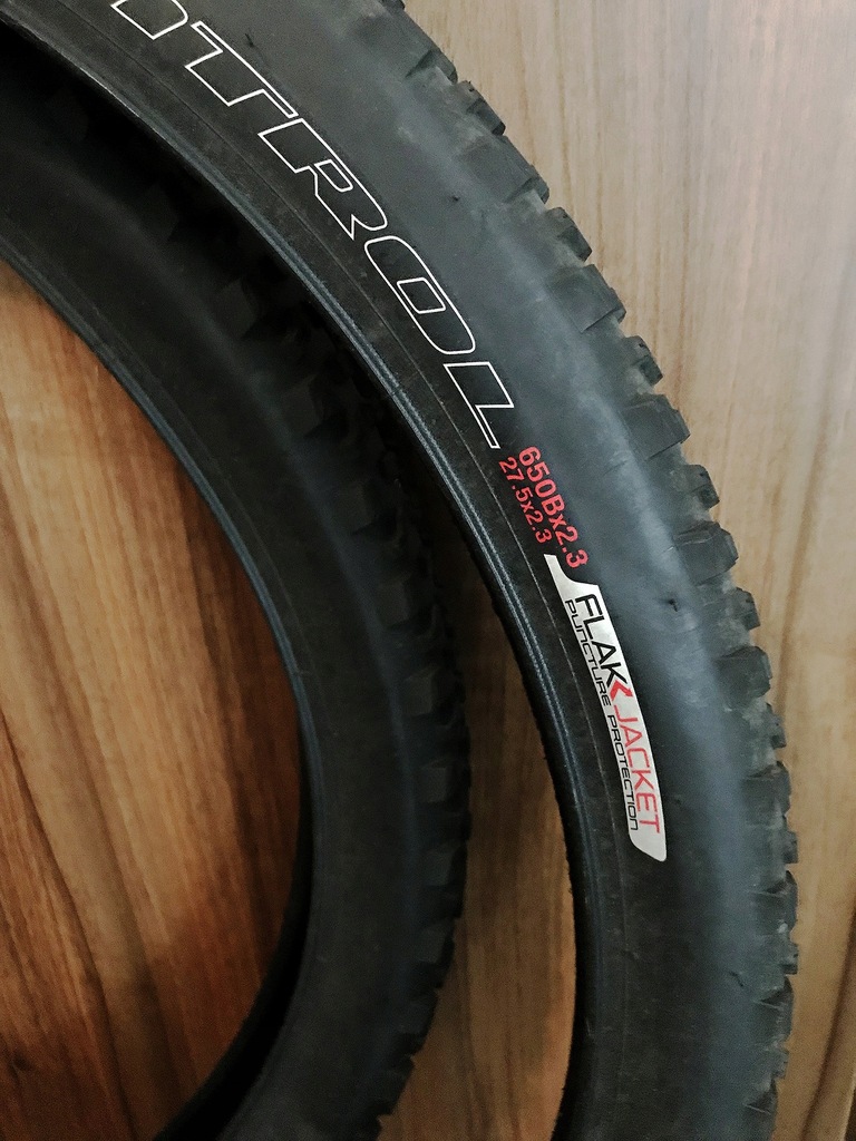 Specialized flak jacket clearance puncture protection