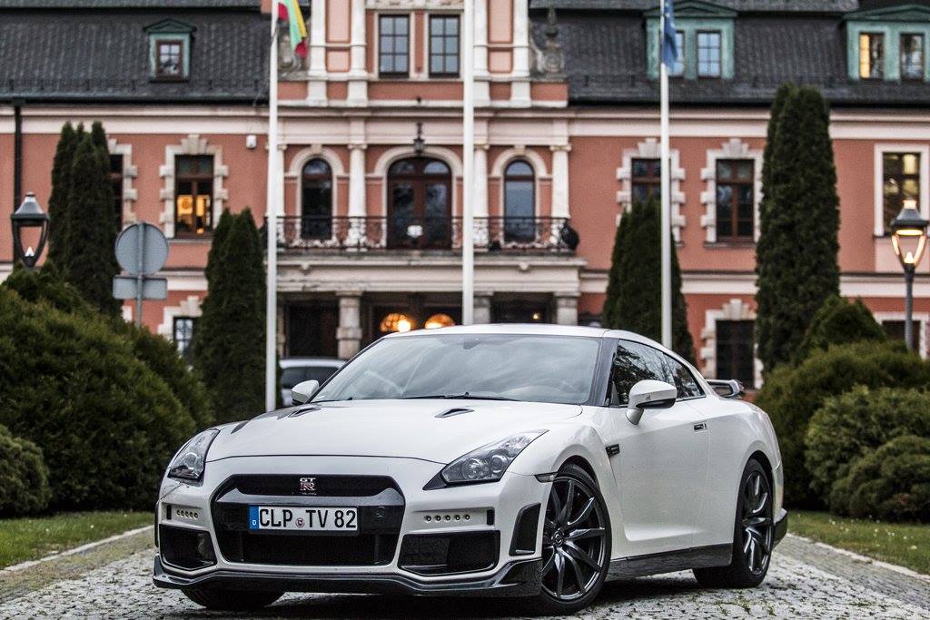 Auto do ślubu na wesele wynajem Nissan GTR   