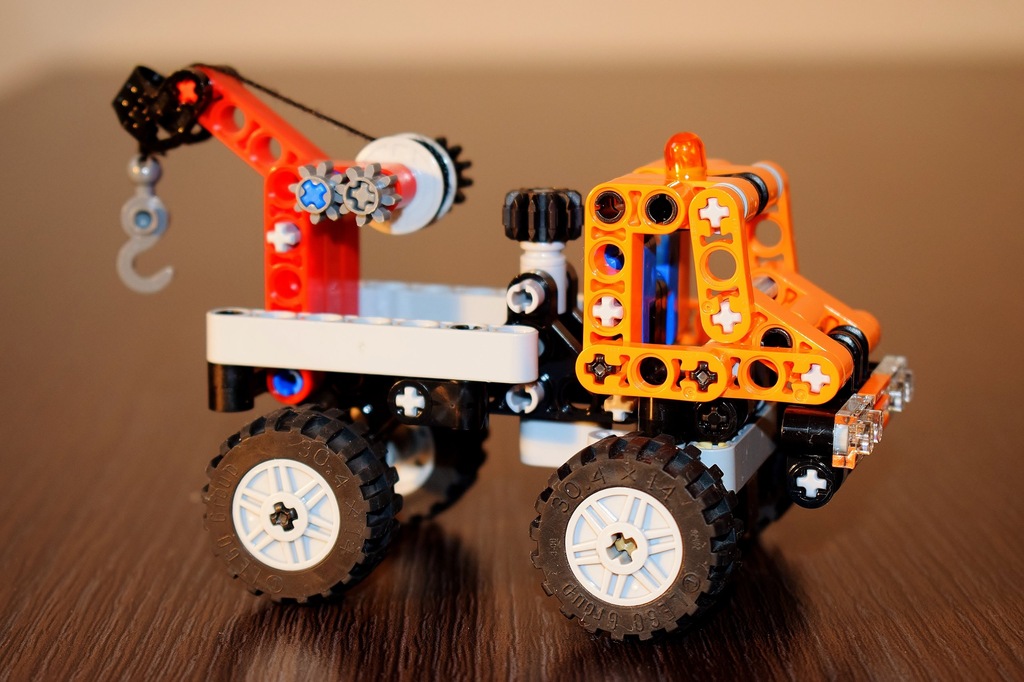 Lego Technic 9390 - ciężarówka lub wyścigówka