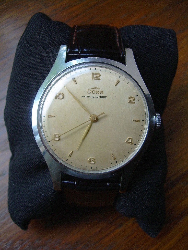 Doxa Antimagnetique 17 jewels 38 mm - biały kruk