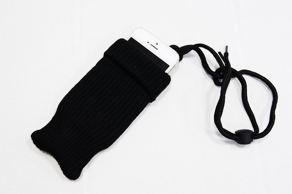 CZARNA SKARPETA / ETUI NA TELEFON