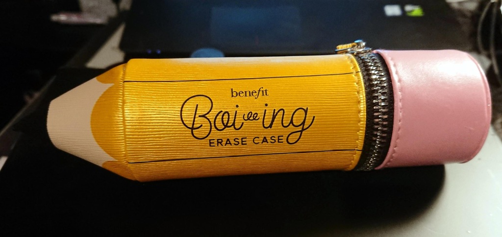 BENEFIT BOI-ING piórnik kosmetyczka Erase Case