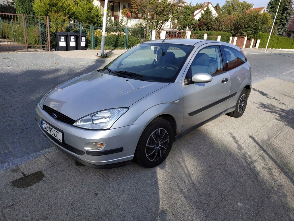 FORD Focus 1.6 benzyna 3 drzwiowy