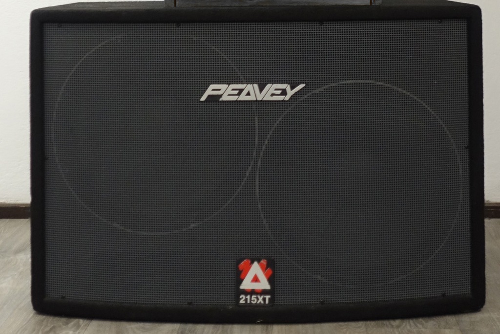 Dwie kolumny - subwoofery Peavey Hisys 215XT