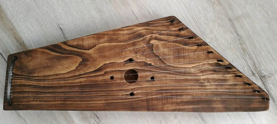 Gusli (kantele, harfa, gęśle, cytra)-instrument