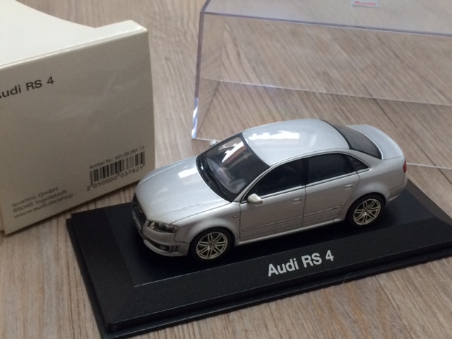 Audi RS4 Limousine B7 - Minichamps 1:43 rarytas