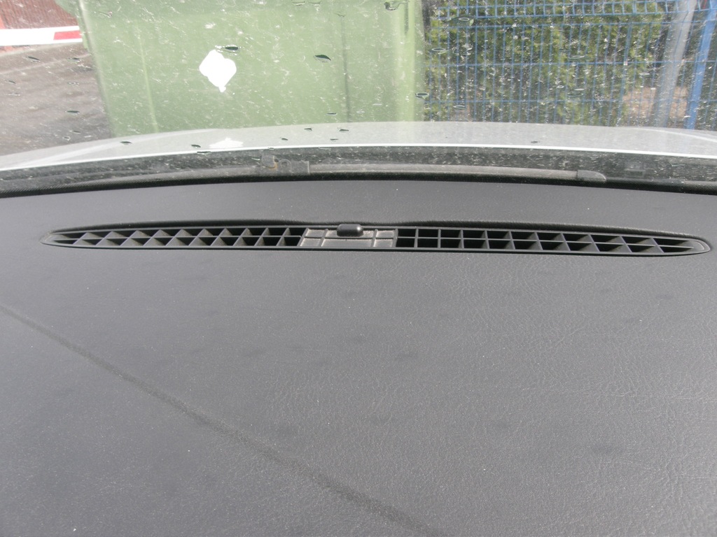Kratka nawiewu na szybę środkowa VW Golf 4 Bora
