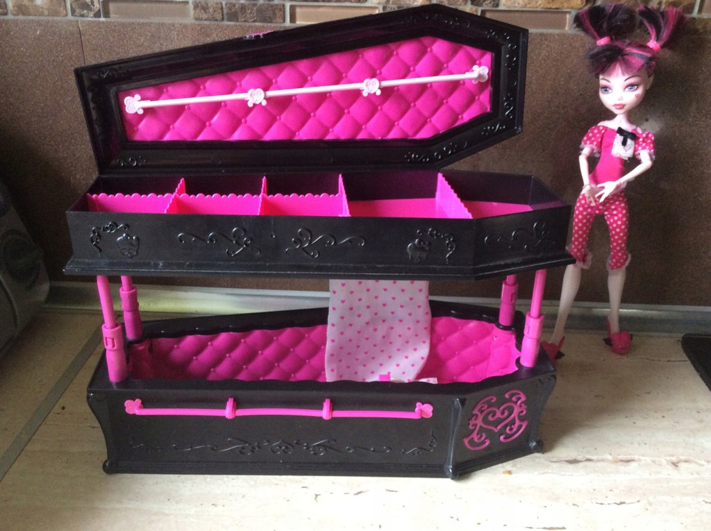 Monster High Draculaura, łóżko, szkatułka trumna