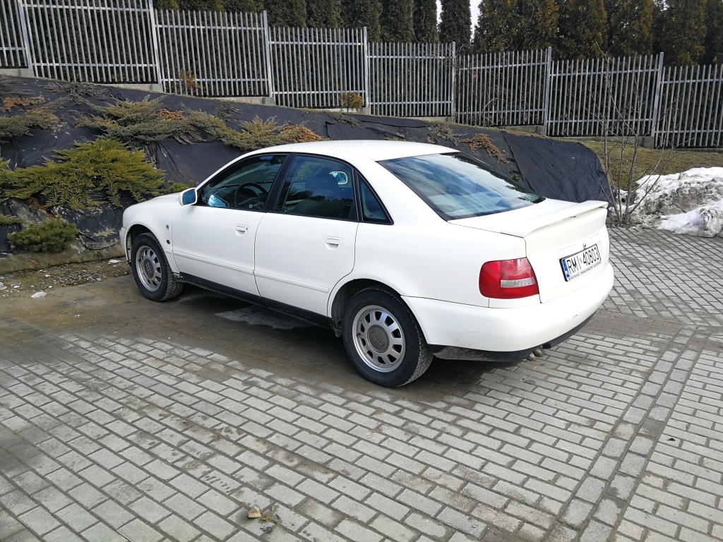 Audi A4 b5 1998 TDI 110KM biała zadbana sedan