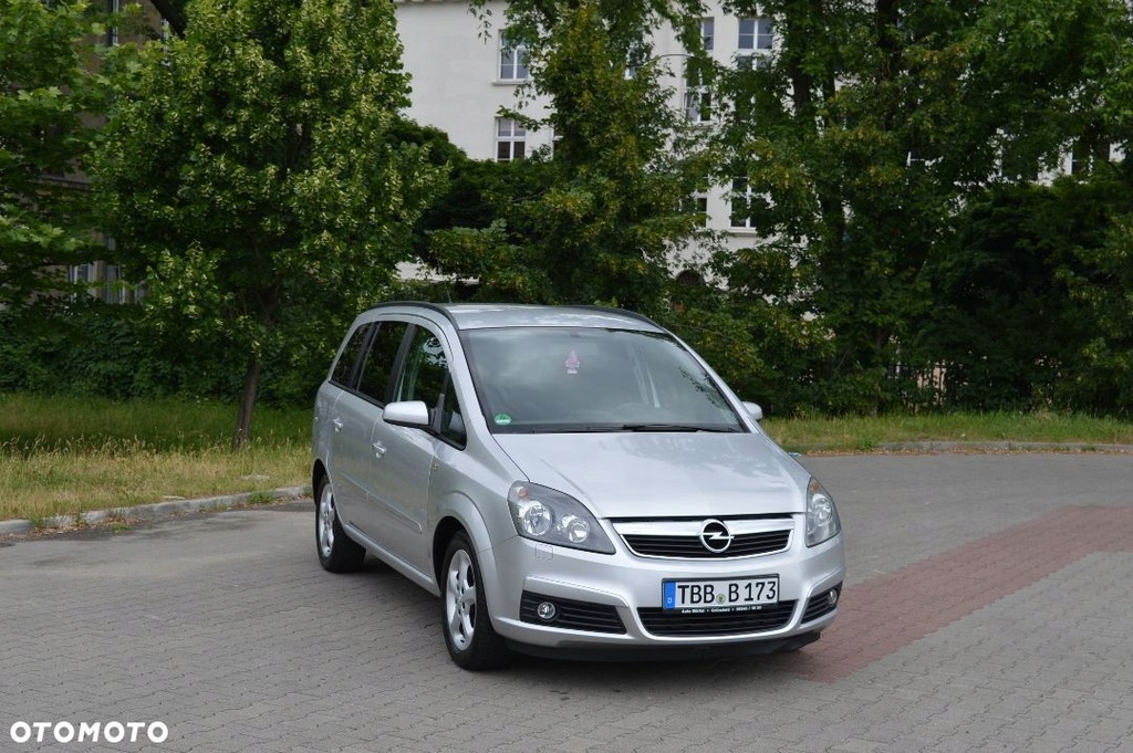 Opel Zafira 1,8 Benzyna 140 koni cała oryginał