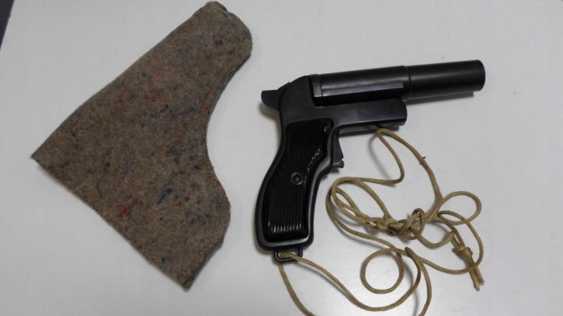 PISTOLET SYGNAŁOWY - RAKIETNICA WR6671