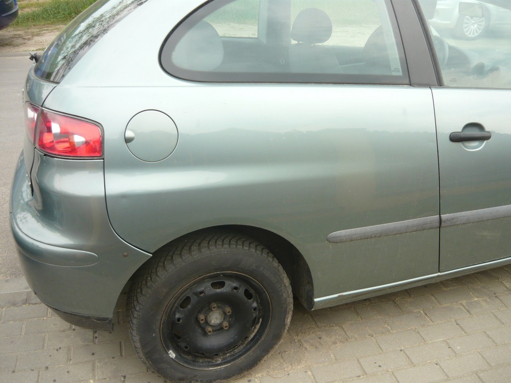 Błotnik prawy tył Seat Ibiza III 3d 3 drzwi LS6M