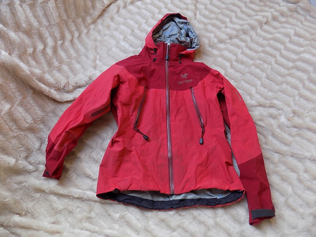 DAMSKA CZERWONA KURTKA ARCTERYX GORE-TEX XCR