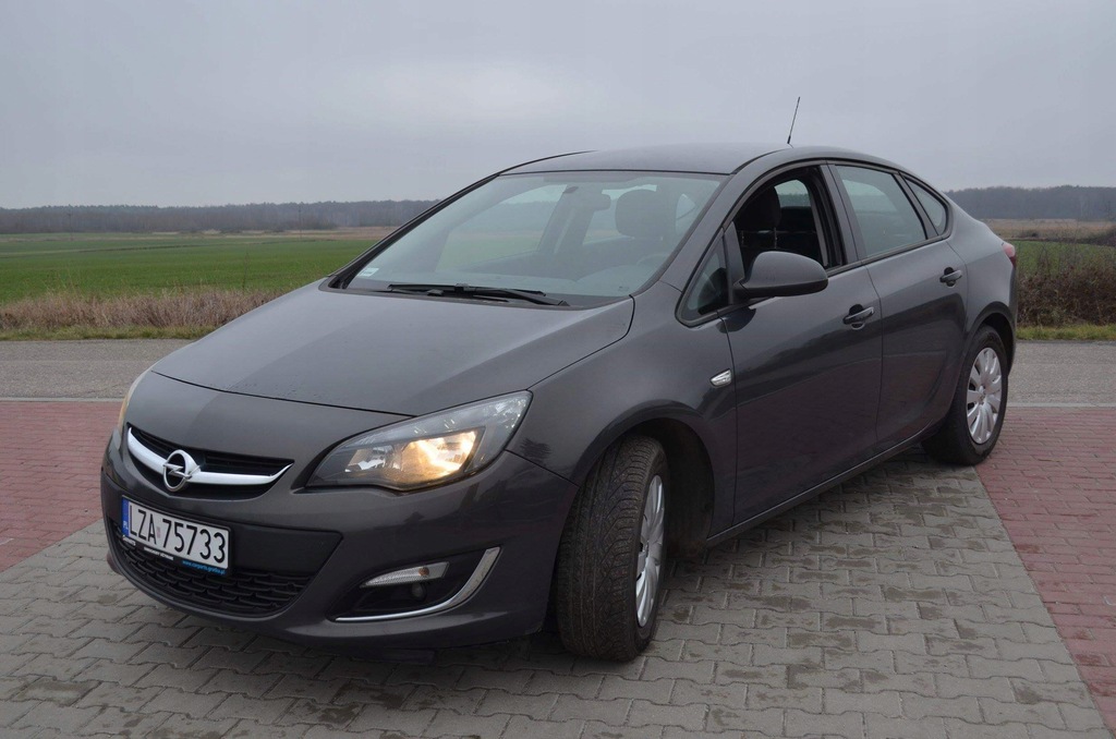 Opel astra j sedan