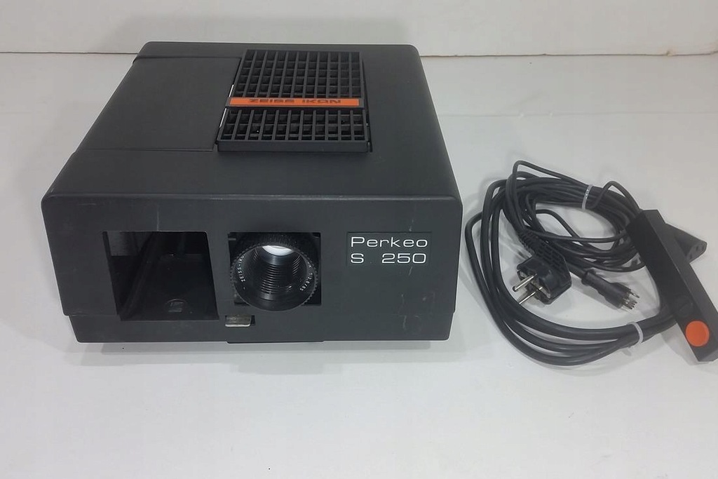 PROJEKTOR RZUTNIK DO SLAJDÓW PERKEO S 250