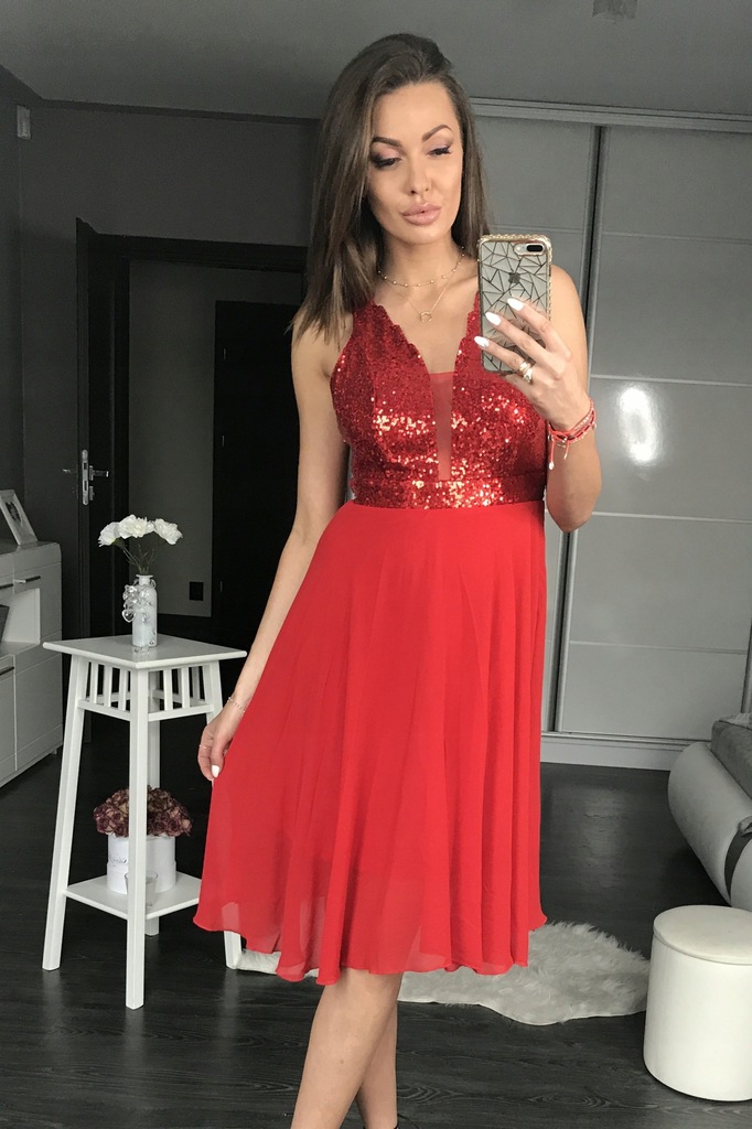 Sukienka z cekinami - rozkloszowana - Czerwona L