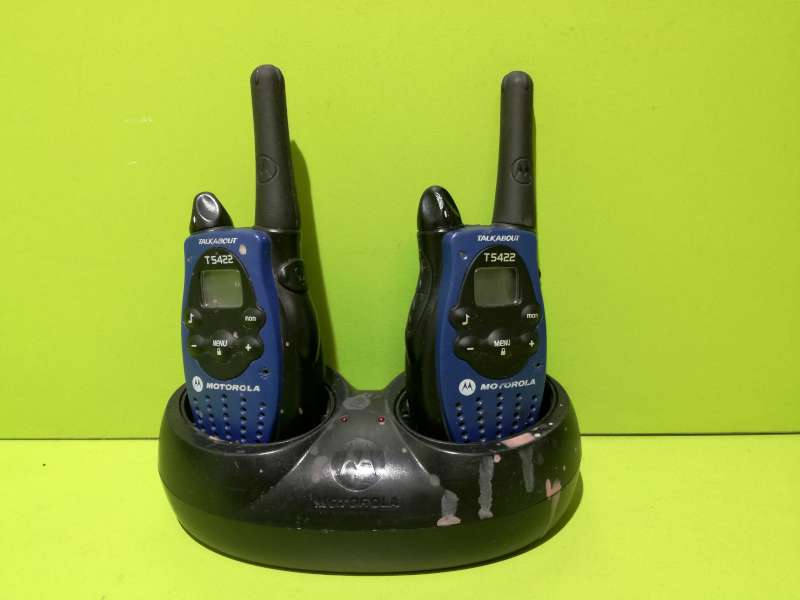 KRÓTKOFALÓWKI MOTOROLA T5422 + STACJA DOKUJĄCA