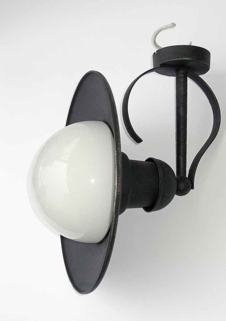 Dwie niemieckie lampy ogrodowe