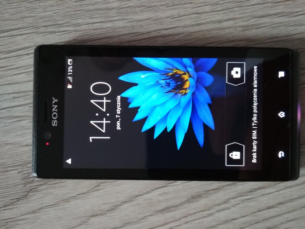 Sony Xperia J. Widoczne ślady użytkowania. Sprawny