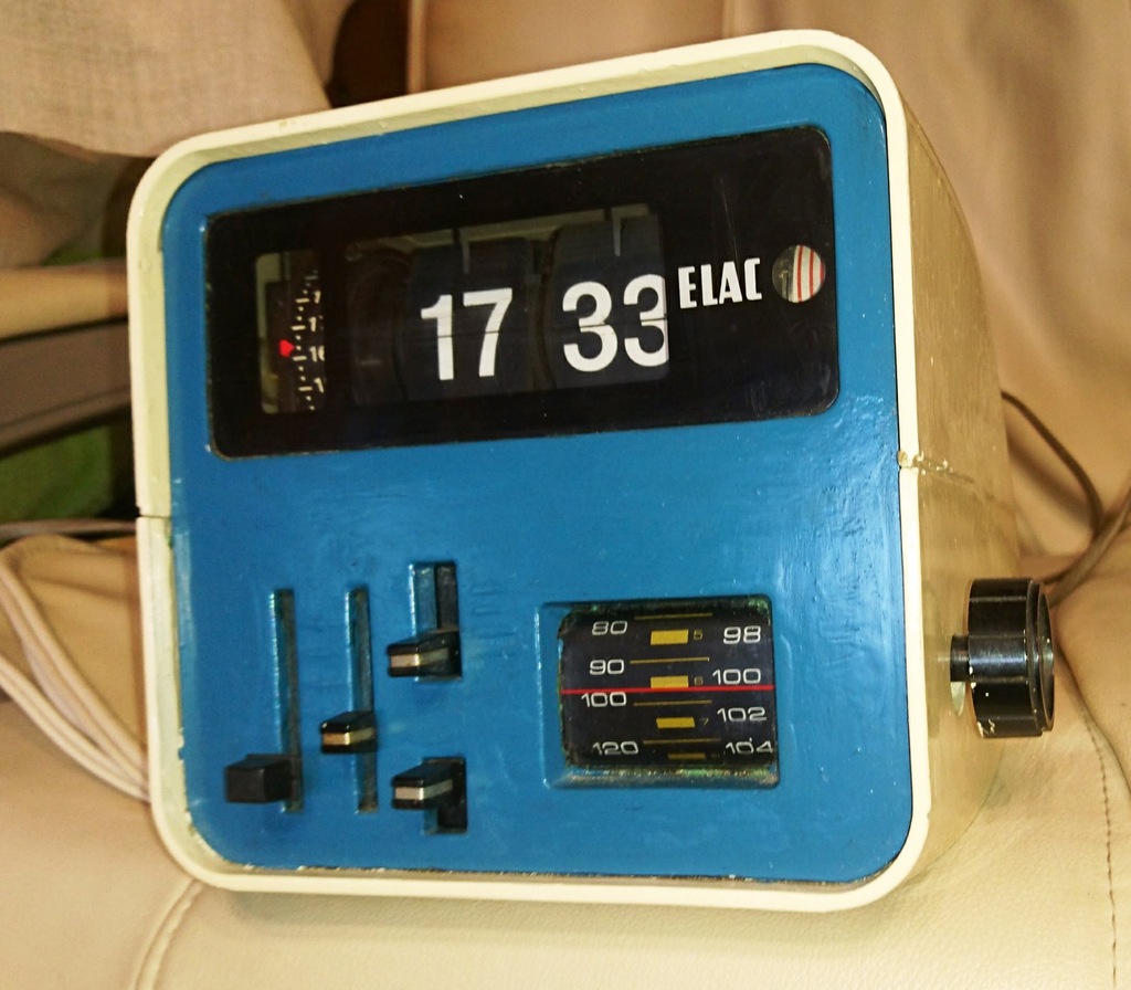  Stare radio ELAC z zegarem klapkowym