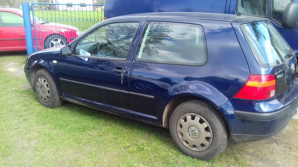 Drzwi lewe Golf IV kod lakieru-LB5N