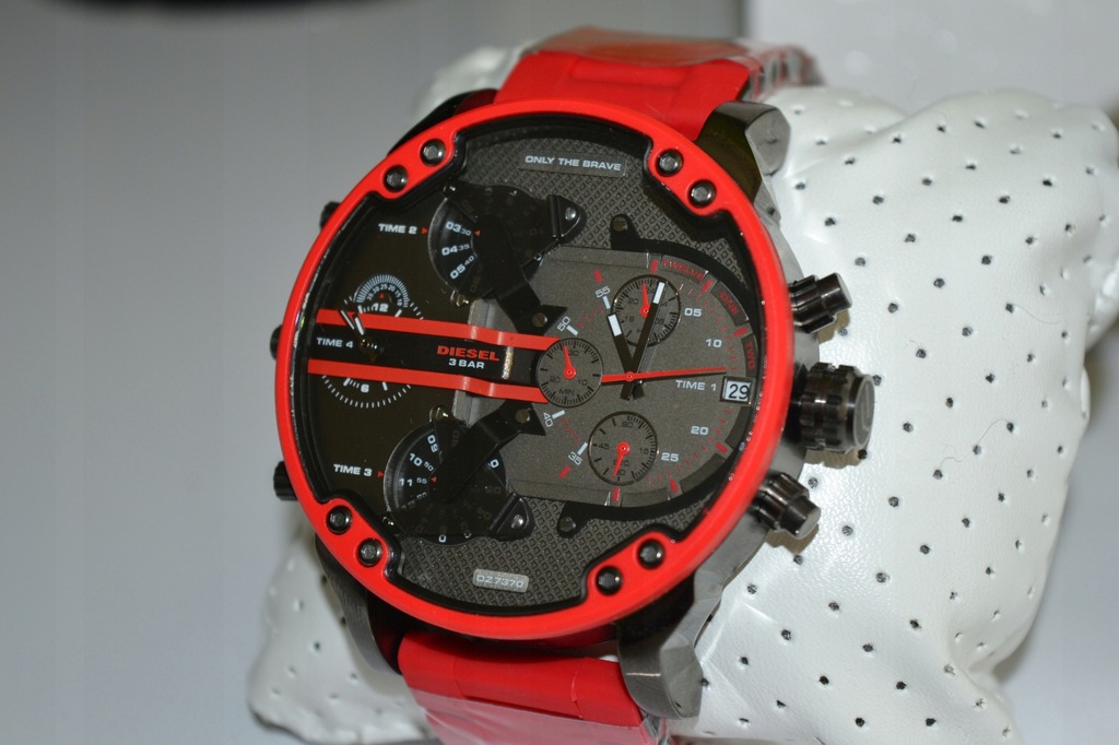 DIESEL MR.DADDY 2.0 DZ7370 KOPERTA 57mm CZERWONY
