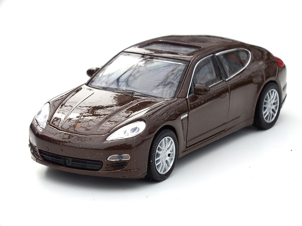 Model Porsche Panamera S