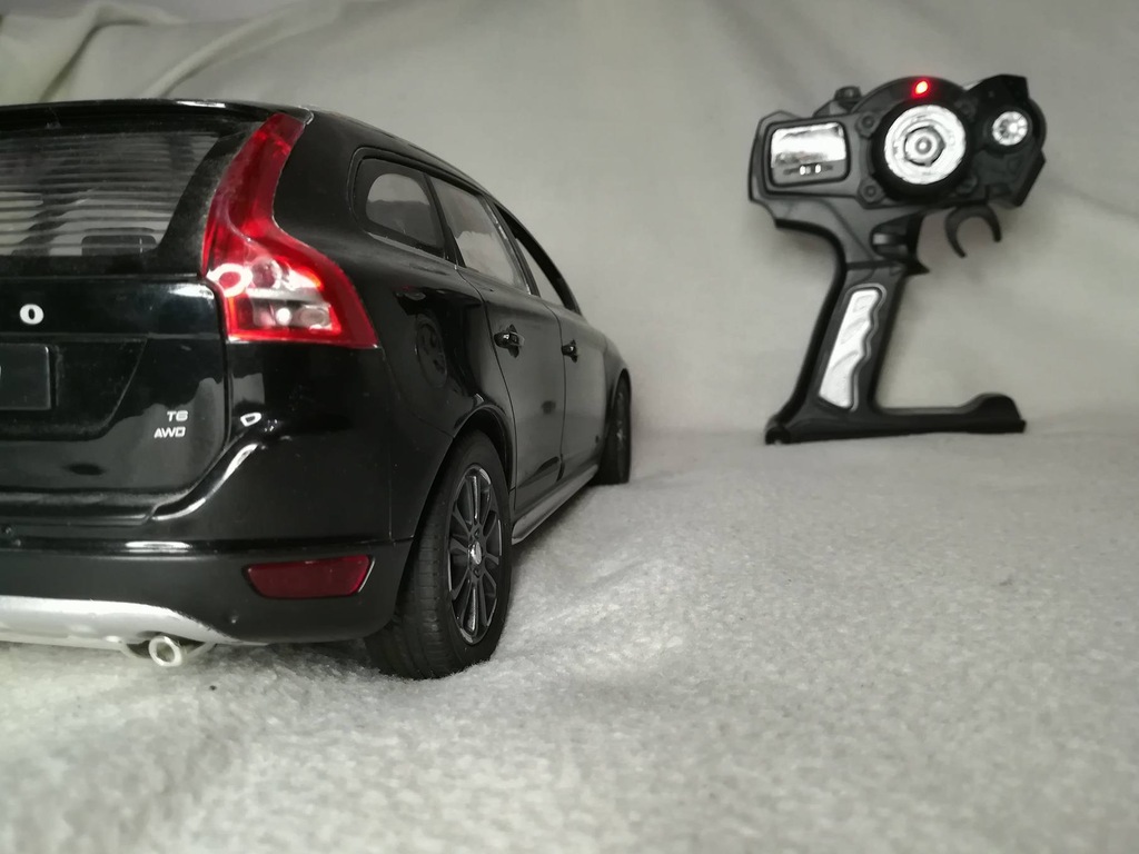 Volvo XC60  firma Rastar skala 1/14 Model RC