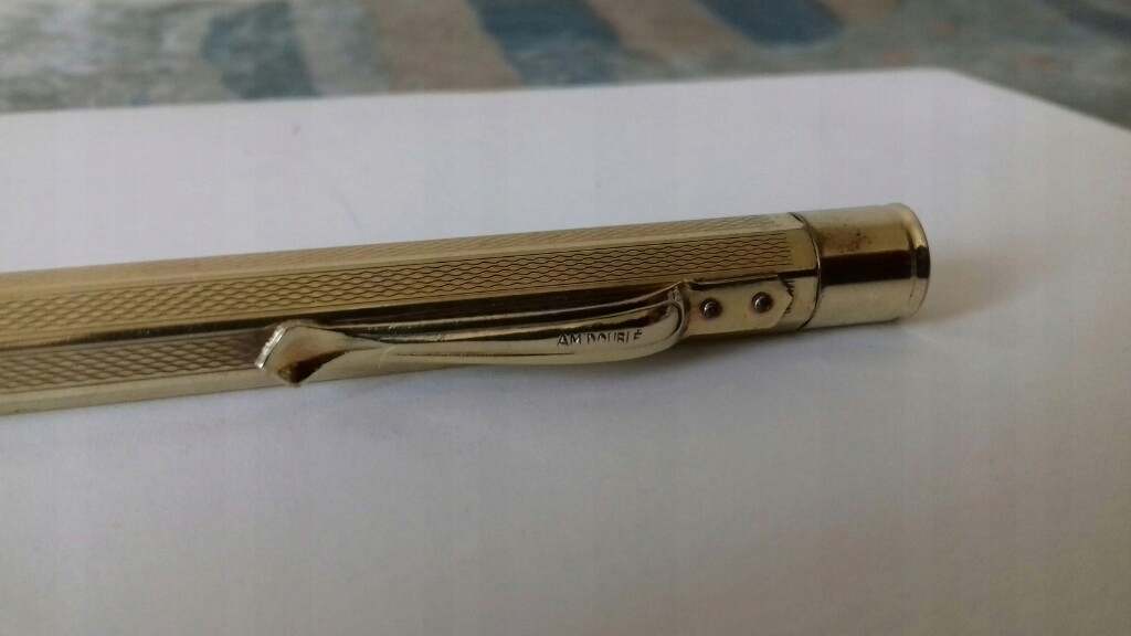 stary ołówek złocony