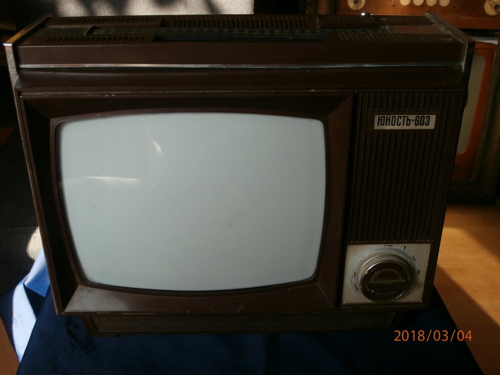 TELEWIZOR RADZIECKI CZARNO BIAŁY MARKI JUNOST 603.
