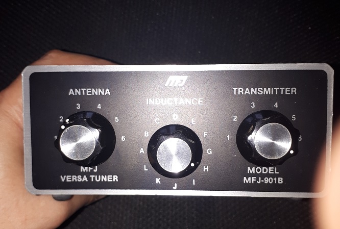 Skrzynka antenowa MFJ 901B