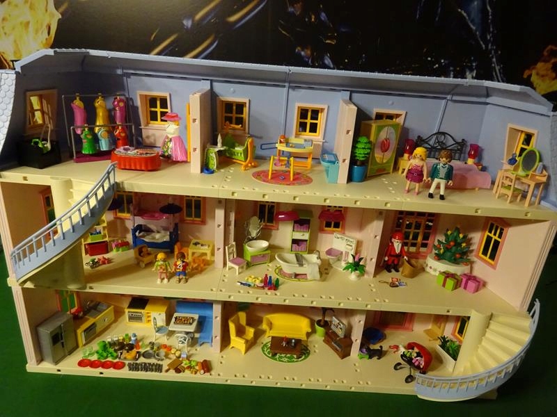 PLAYMOBIL WILLA OGROMNY DOM Z OŚWIETLENIEM ŚWIĘTA