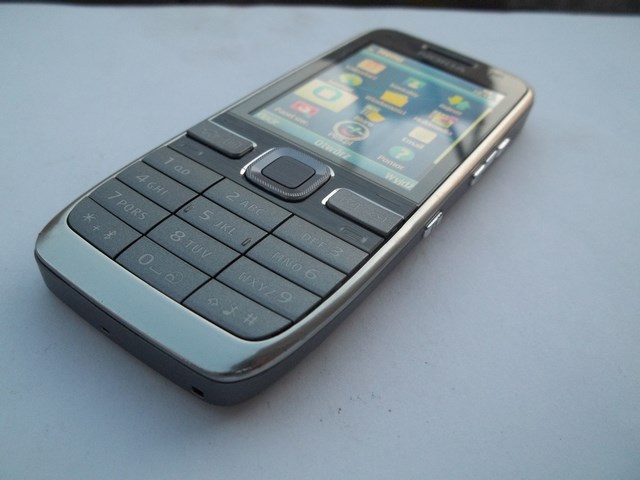 Nokia e52 не слышно