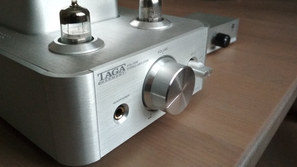 WZMACNIACZ LAMPOWY STEREO TAGA HARMONY HTA-700B v2