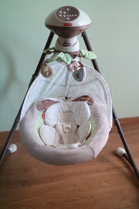 Huśtawka elektryczna Fisher Price królik jak nowa