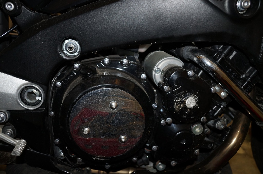 DEKIEL KAPA OSŁONA SPRZĘGŁA SUZUKI GSX1300 B-KING