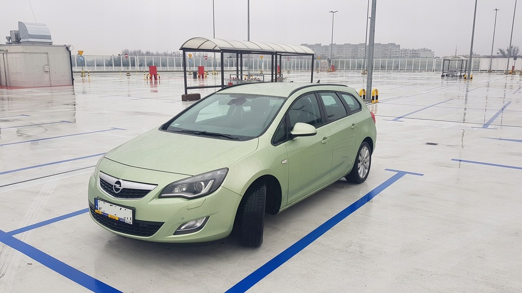Bogato wyposażony OPEL ASTRA IV SPORTS T prywatnie