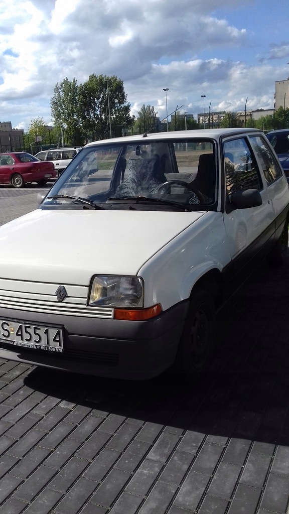 Renault 5 biały z 1989 7507886221 oficjalne archiwum