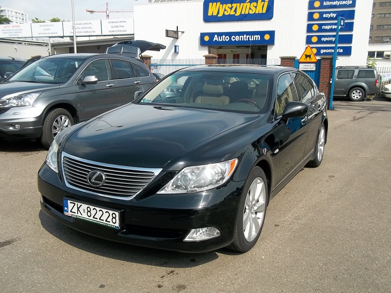 Lexus LS