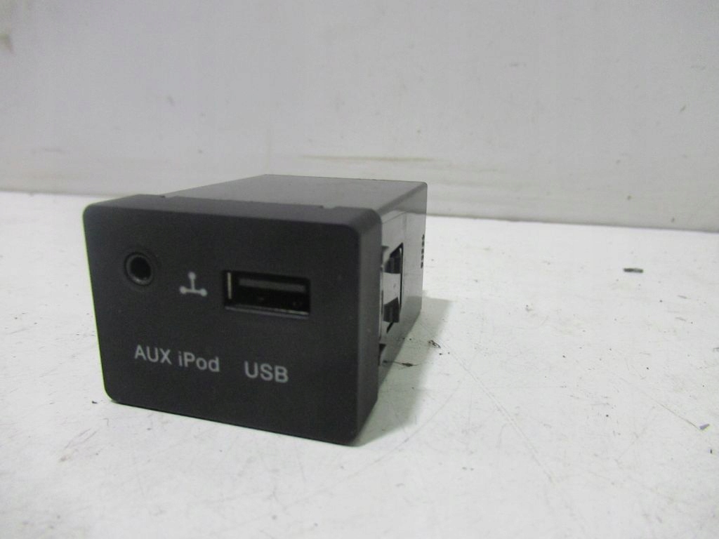 GNIAZDO USB AUX KIA CEED I 7449383544 oficjalne