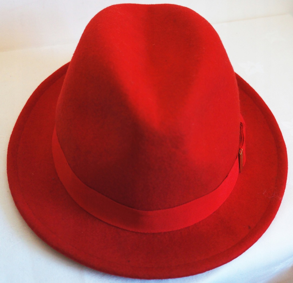 H&amp;M** Czerwony kapelusz Rozm. 56