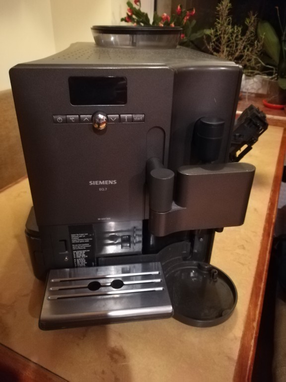 Ekspres do kawy Siemens Eq7. uszkodzony