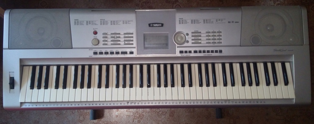 Keyboard YAMAHA DGX-205