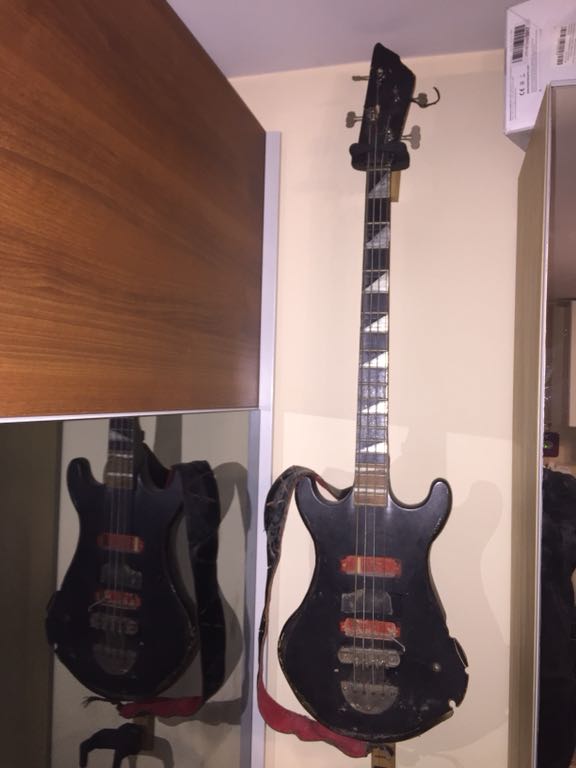 GITARA BASOWA DEFIL DO REMONTU PAS GRATIS;)