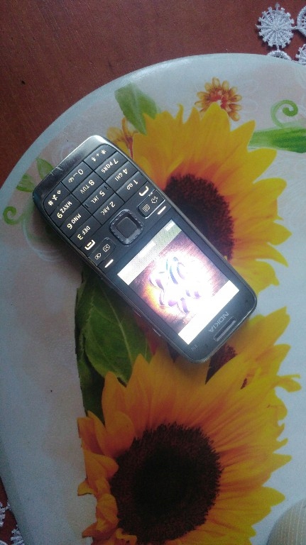 Nokia e52