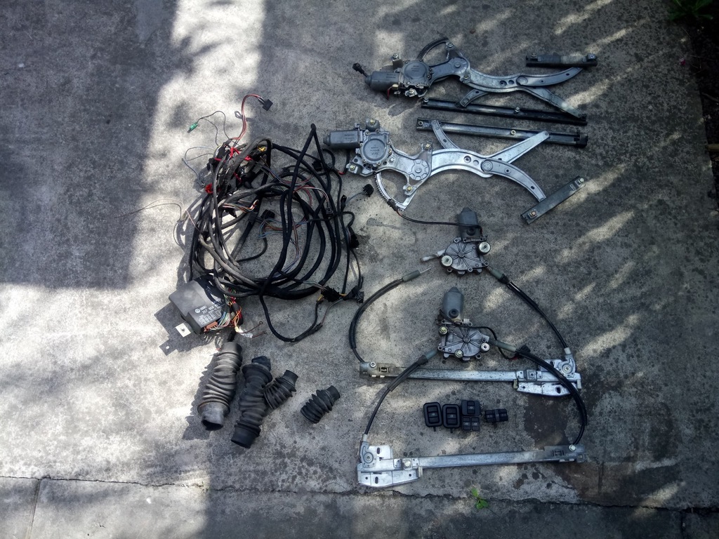 ELEKTRYCZNE SZYBY 4X KOMPLET VW PASSAT B3