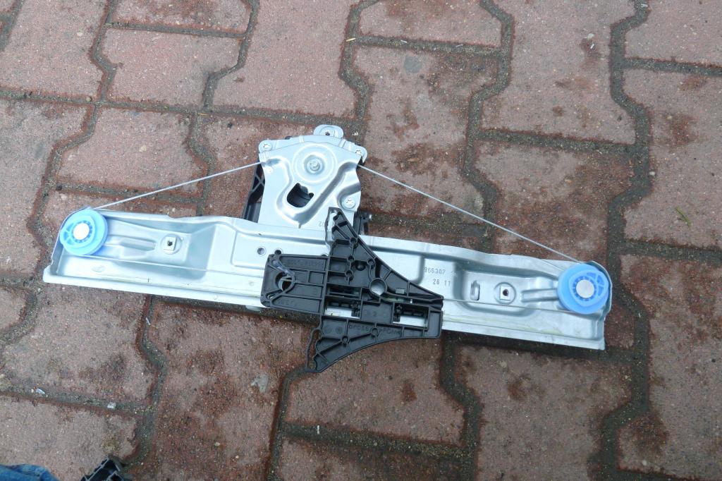 MECHANIZM SZYBY PODNOSNIK PRAWY TYŁ OPEL INSIGNIA